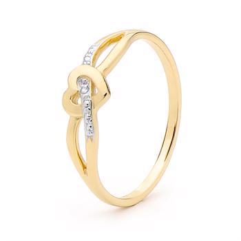 Nice little gold heart ring with diamond