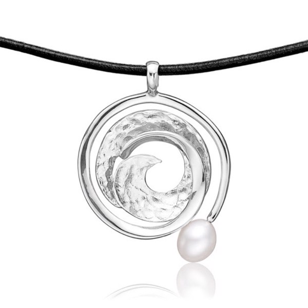 Smukt sølv vedhæng med perle og en læderkæde fra Blicher Fuglsang, 42 cm kæde