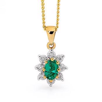 Classic emerald pendant with 8 diamonds