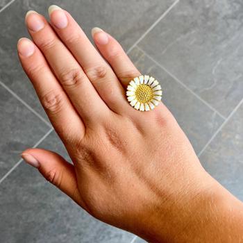 25 mm Marguerite finger ring in 925 silver w/white enamel from Lund of Copenhagen