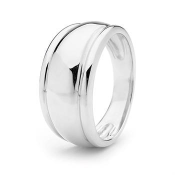 Elegant 9 ct white gold ring in simple round design