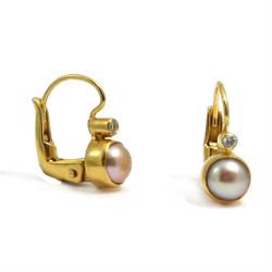 Goldplated silver earrings from Carré Archive collection