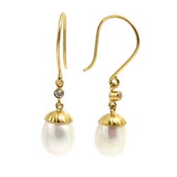 Goldplated silver earrings from Carré Archive collection