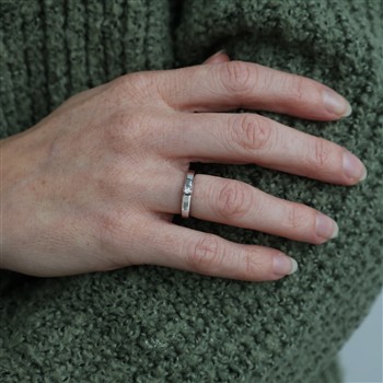 14KT HV.D.RING BRILL.1X0,07CT WPI, från Aagaard