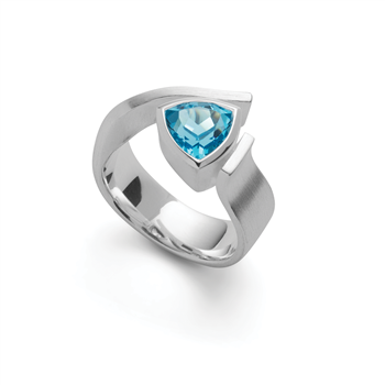 925/- ring, mat, blå topaz 2,43ct, från Bastian Inverun