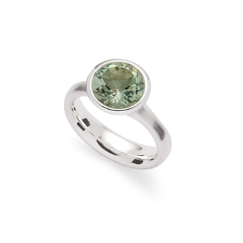 925/- ring, mat/pol., amethyst grøn 3,1ct, från Bastian Inverun