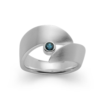 925/-ring, rh, mat, topaz london blå 0,13ct, från Bastian Inverun