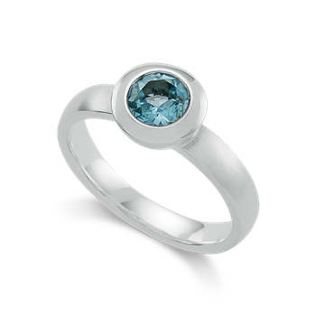 925/- Rh. Ring blå topas 0,92,ct mat/pol, från Bastian Inverun