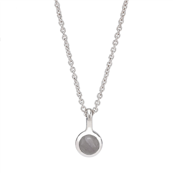 Rhd. sølvkæde SWEETS52 grey moonstone 5mm, från Nordahl