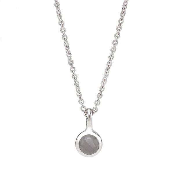 Rhd. sølvkæde SWEETS52 grey moonstone 5mm, från Nordahl