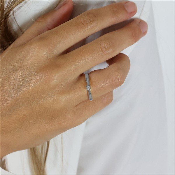 ETERNITY 8KT HV.D.RING  1X0,05CT WSI 4/G, från Aagaard