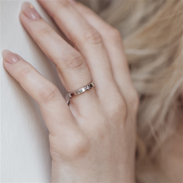 14KT HV.D.RING BRILL.1X0,03CT WPI, från Aagaard