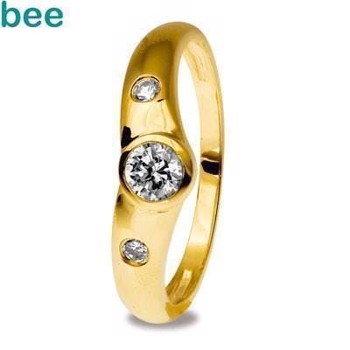 Elegant gold ring with zirconia*