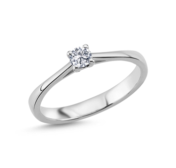 Nuran Ringa , med totalt 0,18 ct Wesselton SI