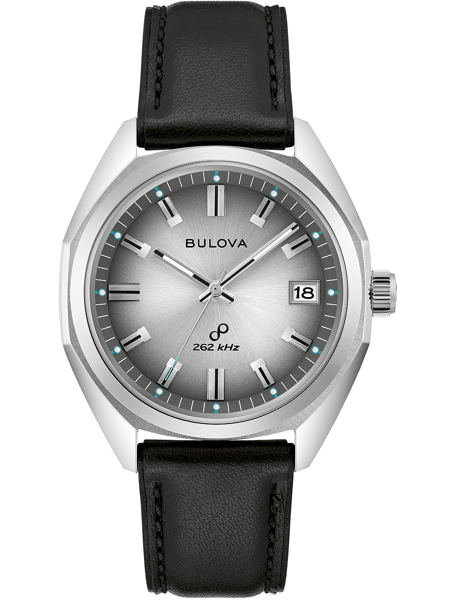 Bulova herrklocka med metallisk urtavla, datum vid 3, svart läderarmband, text "Bulova" och "262 kHz".