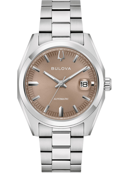 Brun urtavla, metalliska markörer, datum vid 3, BULOVA och AUTOMATIC text, silverarmband.