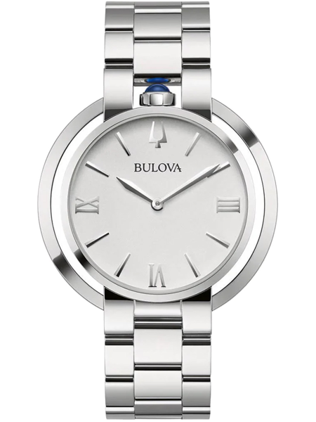 Bulova damklocka med metallarmband, rund urtavla, romerska siffror och blå accent på kronan.