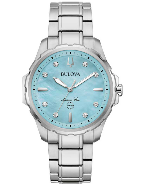 Bulova damklocka med ljusblå urtavla, diamantmarkörer, metallarmband och 100m vattentålighet.